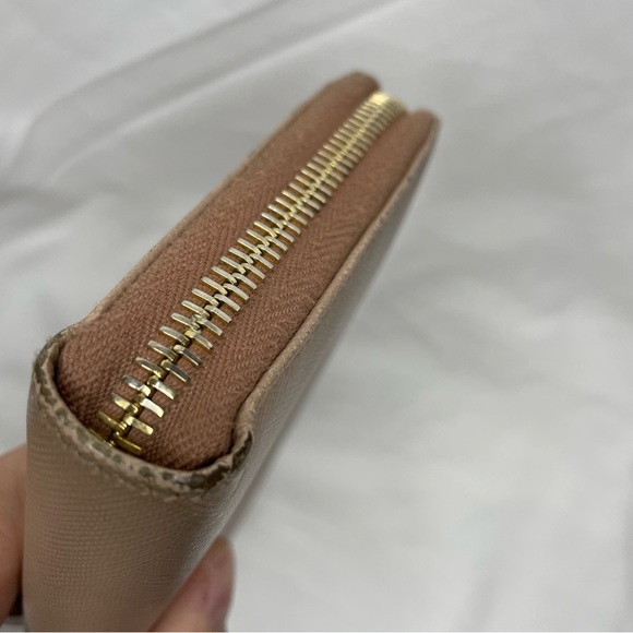 SOLD Prada Saffiano Metal Zippy Wallet - Picture 5 of 16